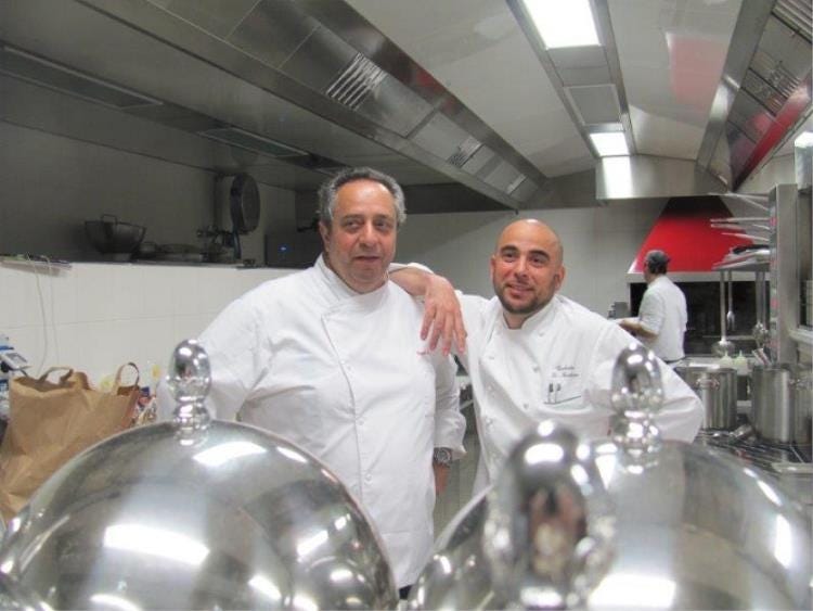 Gli chef Aversa e De Martino in cucina